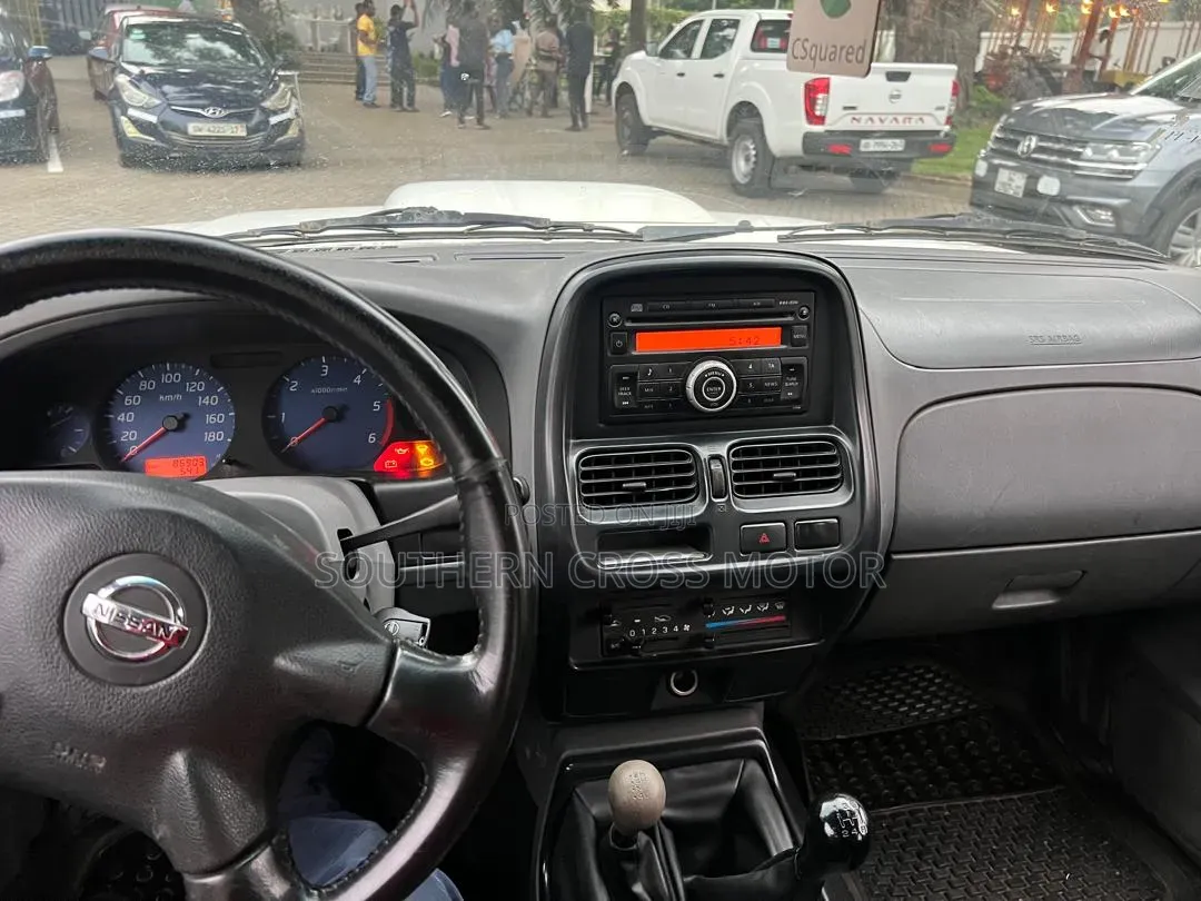 Nissan Hardbody 2019 White