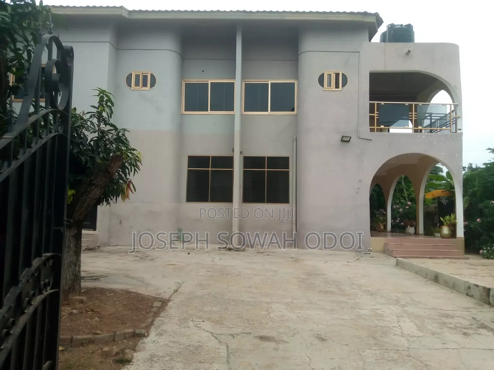 3bdrm Apartment in Odoi House, Madina for sale