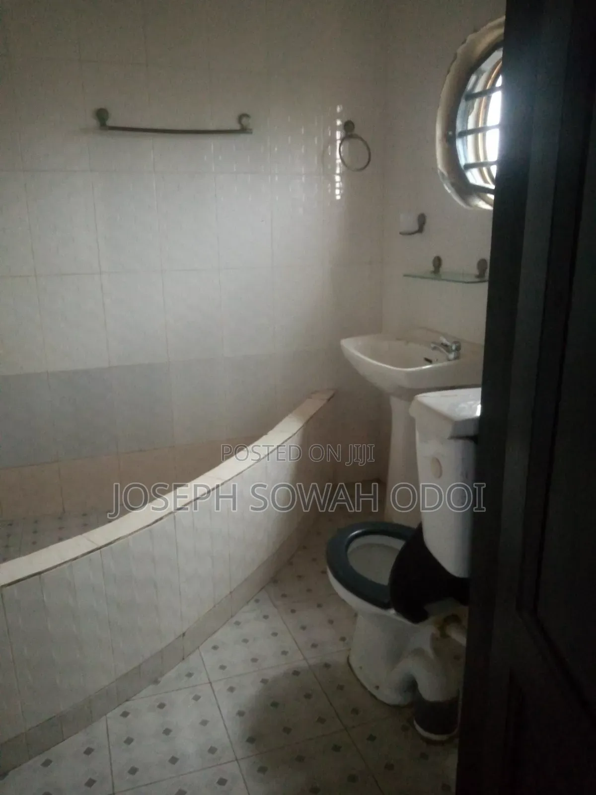 3bdrm Apartment in Odoi House, Madina for sale