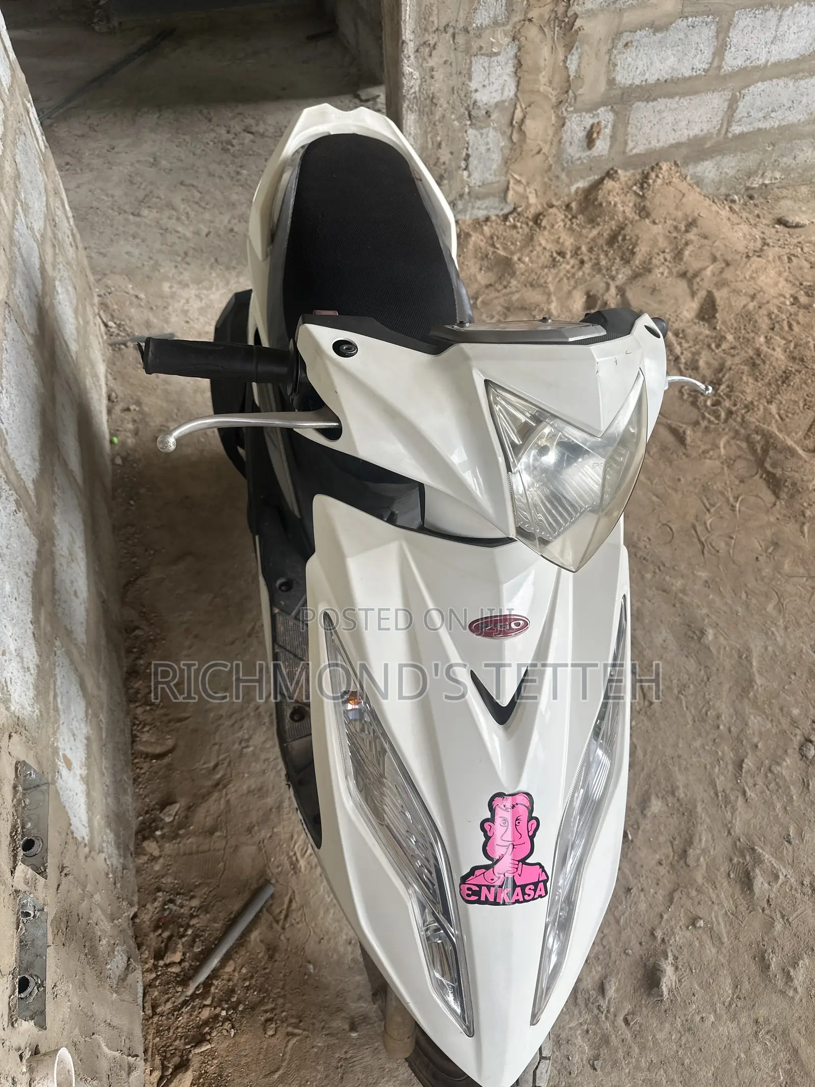 Royal RY125 2010 White