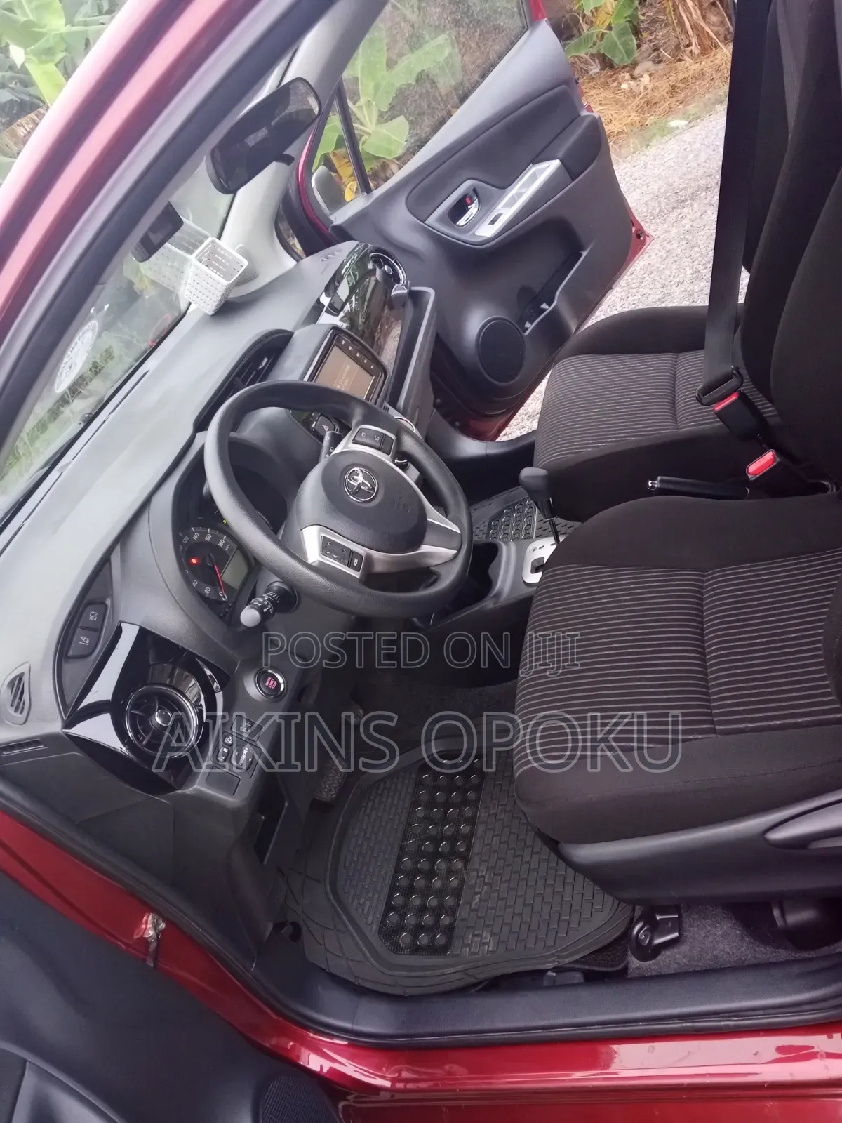 Toyota Vitz 2015 Maroon