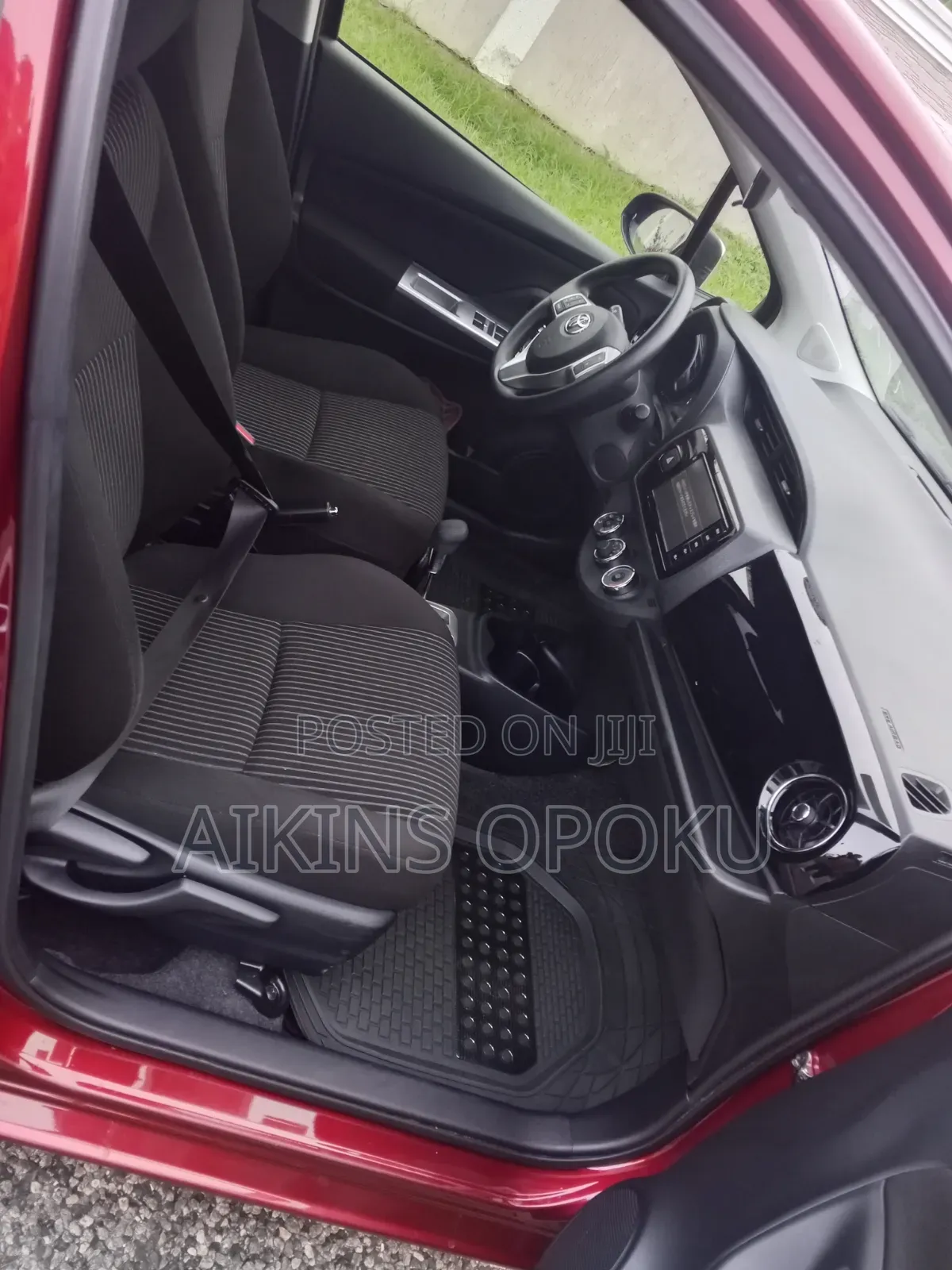 Toyota Vitz 2015 Maroon