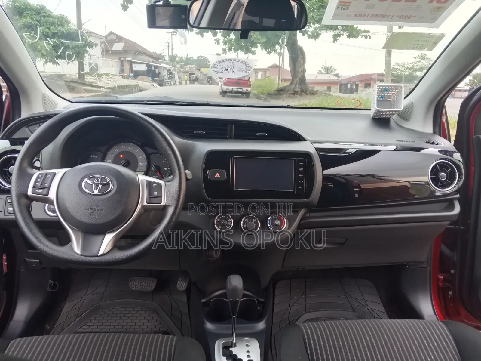 Toyota Vitz 2015 Maroon