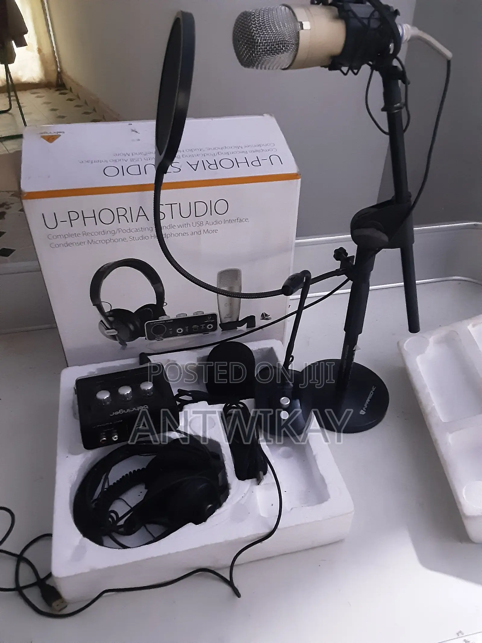 U-Phoria STUDIO PODCAST SET With Extra USB Microphone and Stand