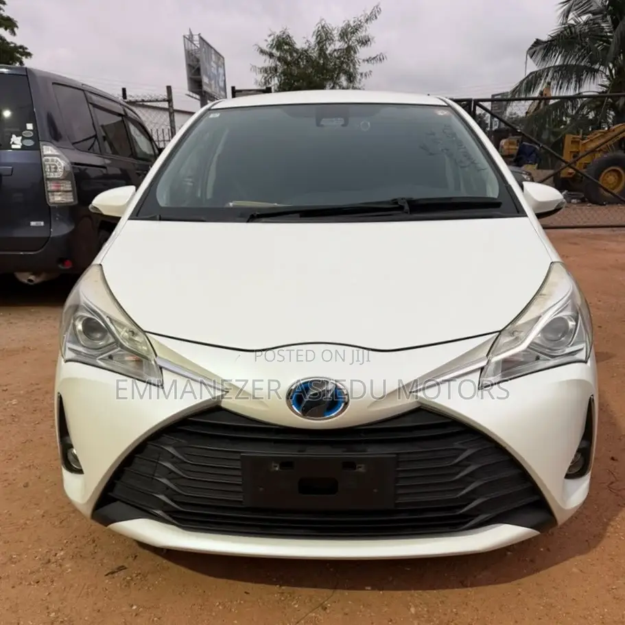 Toyota Vitz 1.5 FWD Hybrid 5dr 2017 Pearl