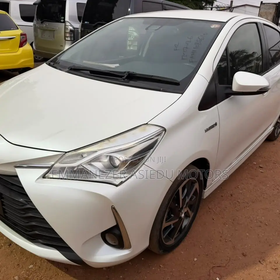 Toyota Vitz 1.5 FWD Hybrid 5dr 2017 Pearl