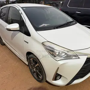 Toyota Vitz 1.5 FWD Hybrid 5dr 2017 Pearl