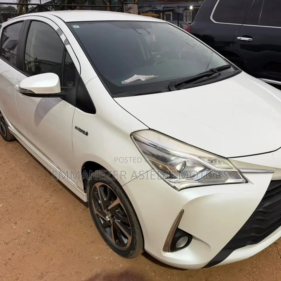 Toyota Vitz 1.5 FWD Hybrid 5dr 2017 Pearl