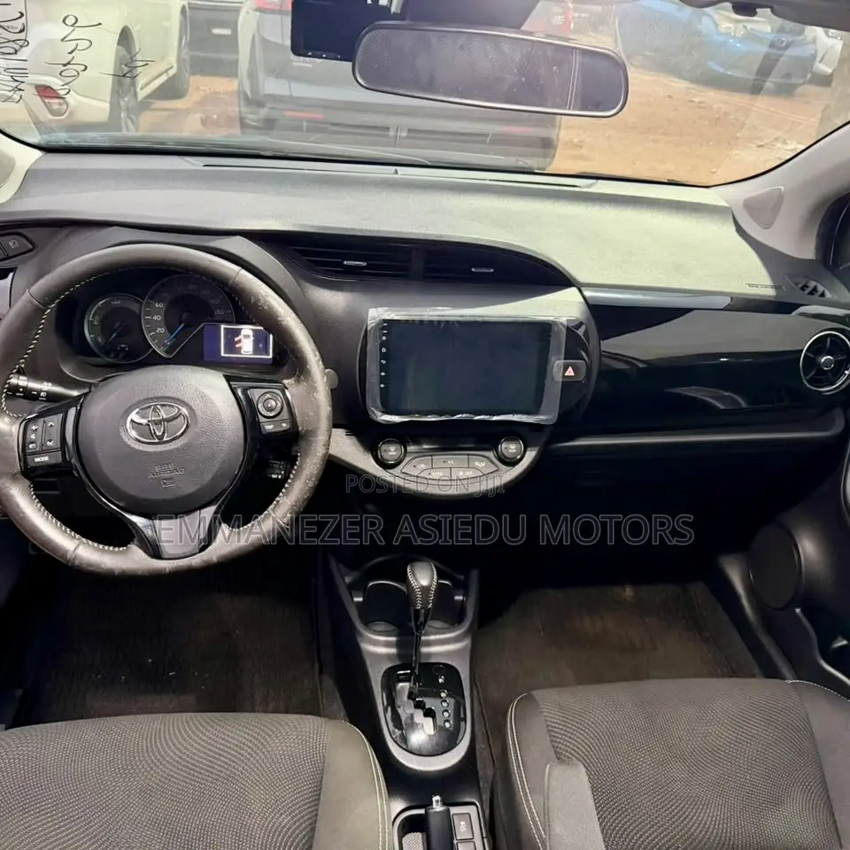 Toyota Vitz 1.5 FWD Hybrid 5dr 2017 Pearl