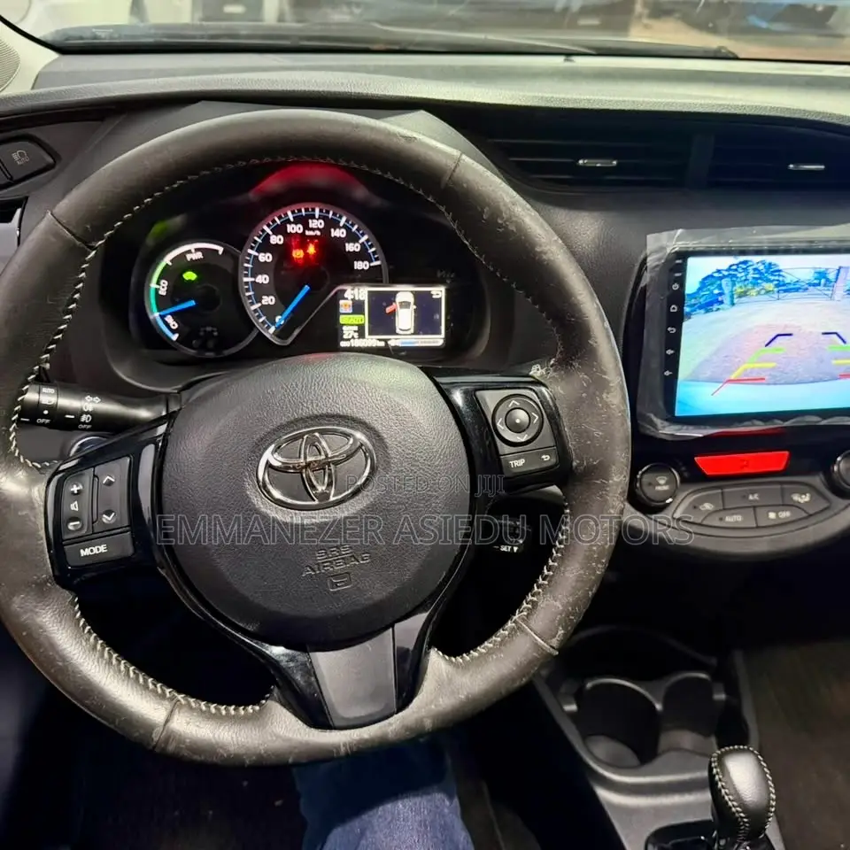 Toyota Vitz 1.5 FWD Hybrid 5dr 2017 Pearl