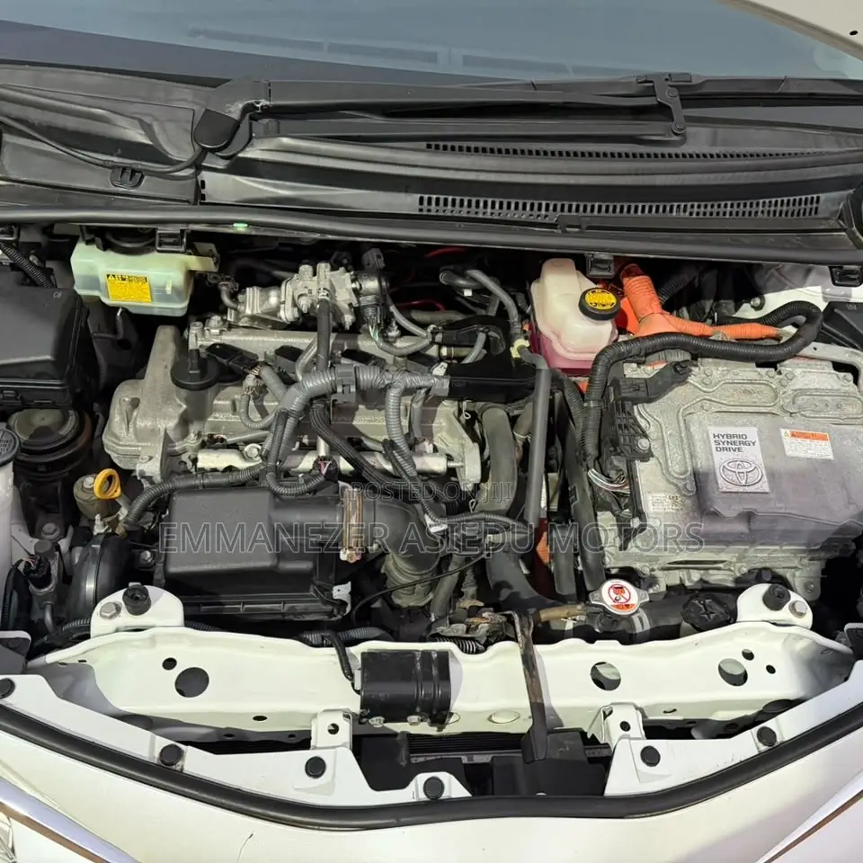 Toyota Vitz 1.5 FWD Hybrid 5dr 2017 Pearl