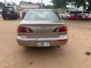 Toyota Corolla 2000 Gold
