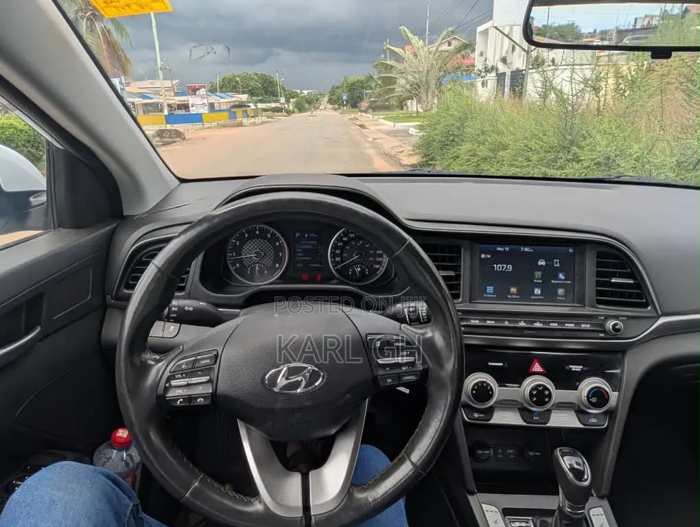 Hyundai Elantra Limited 2020 White