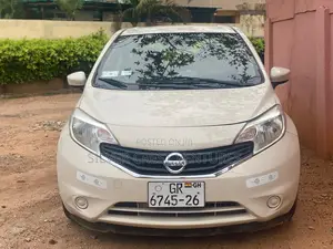 Nissan Versa 1.6 SV 4dr Sedan (1.6L 4cyl CVT) 2015 White