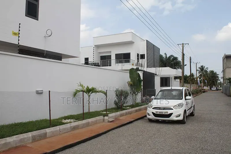4bdrm House in Lagos Avenue, American House for sale