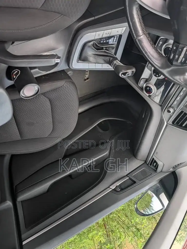 Hyundai Elantra Limited 2020 White
