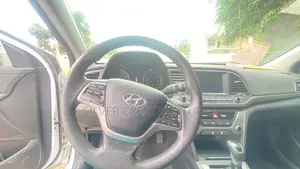 Hyundai Elantra SE 2018 White