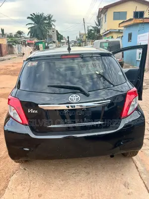 Toyota Vitz 1.3 AWD 5dr 2015 Black