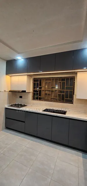 Furnished 3bdrm House in Çom. 25, Community 25 for sale