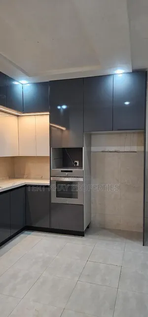 Furnished 3bdrm House in Çom. 25, Community 25 for sale