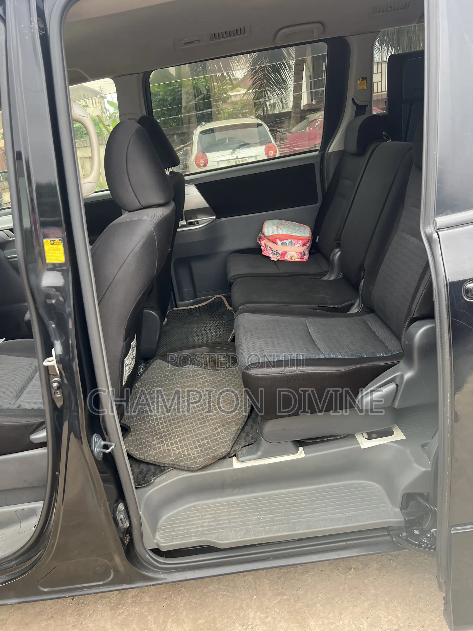 Toyota Voxy 2010 Black