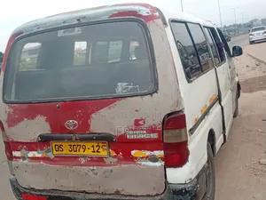 Toyota HiAce 2006 White