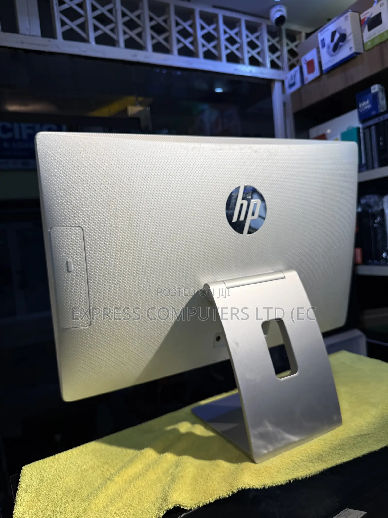 Desktop Computer HP Pavilion 24 8GB Intel Core i5 HDD 1T
