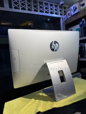 Desktop Computer HP Pavilion 24 8GB Intel Core i5 HDD 1T
