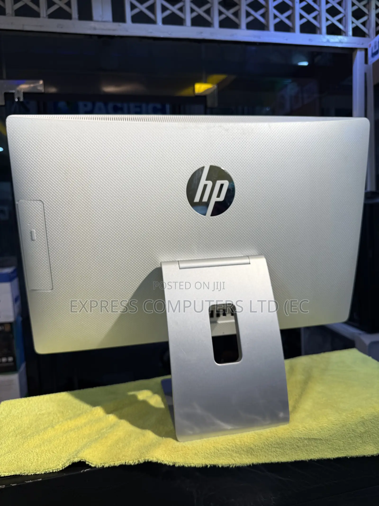 Desktop Computer HP Pavilion 24 8GB Intel Core i5 HDD 1T