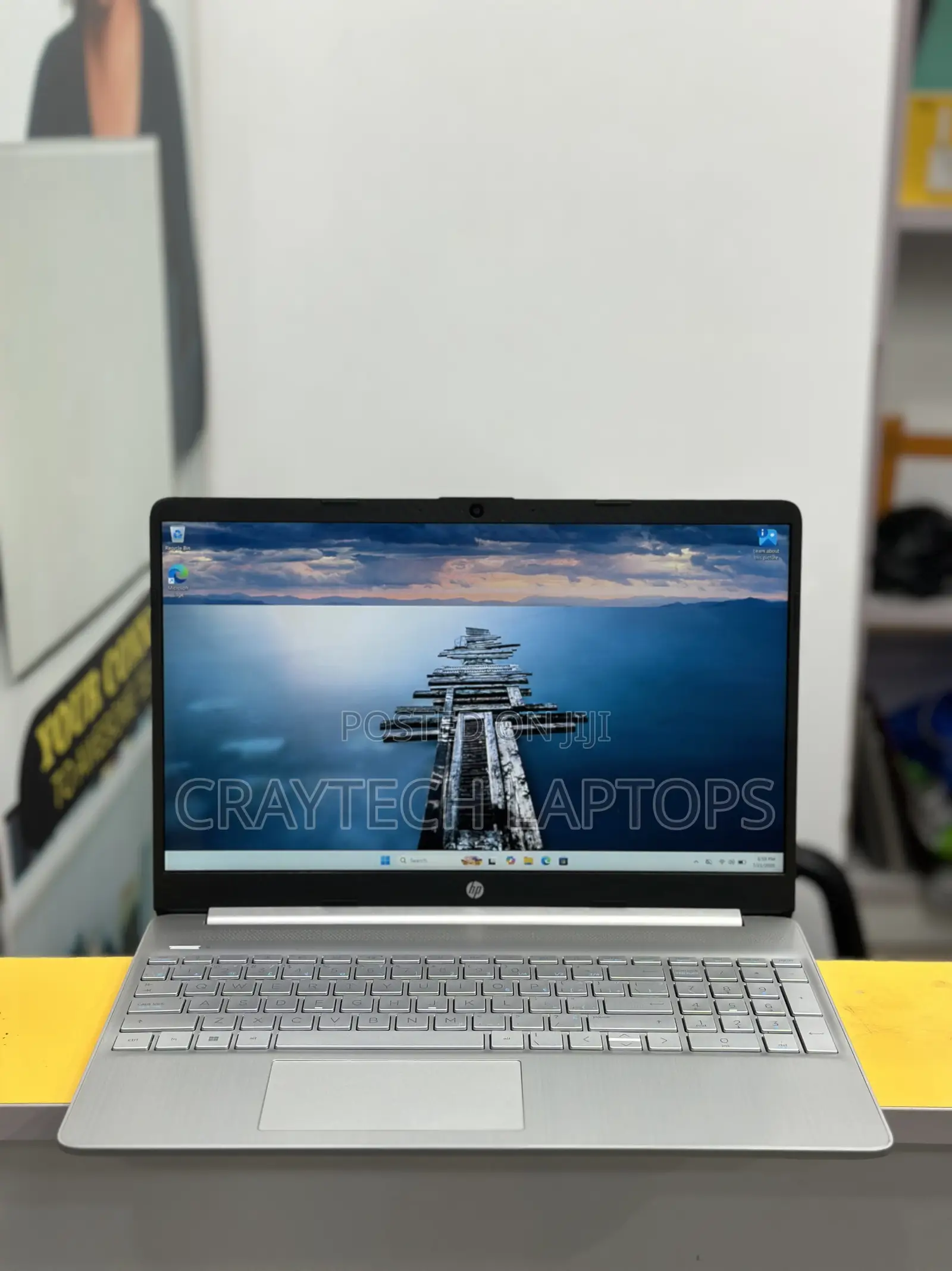 Laptop HP 15-dy1031wm 8GB Intel Core i3 SSD 256GB