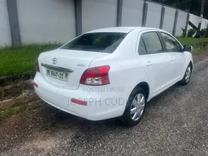 Toyota Yaris 2012 White