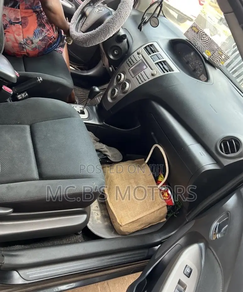 Toyota Yaris 2011 Black