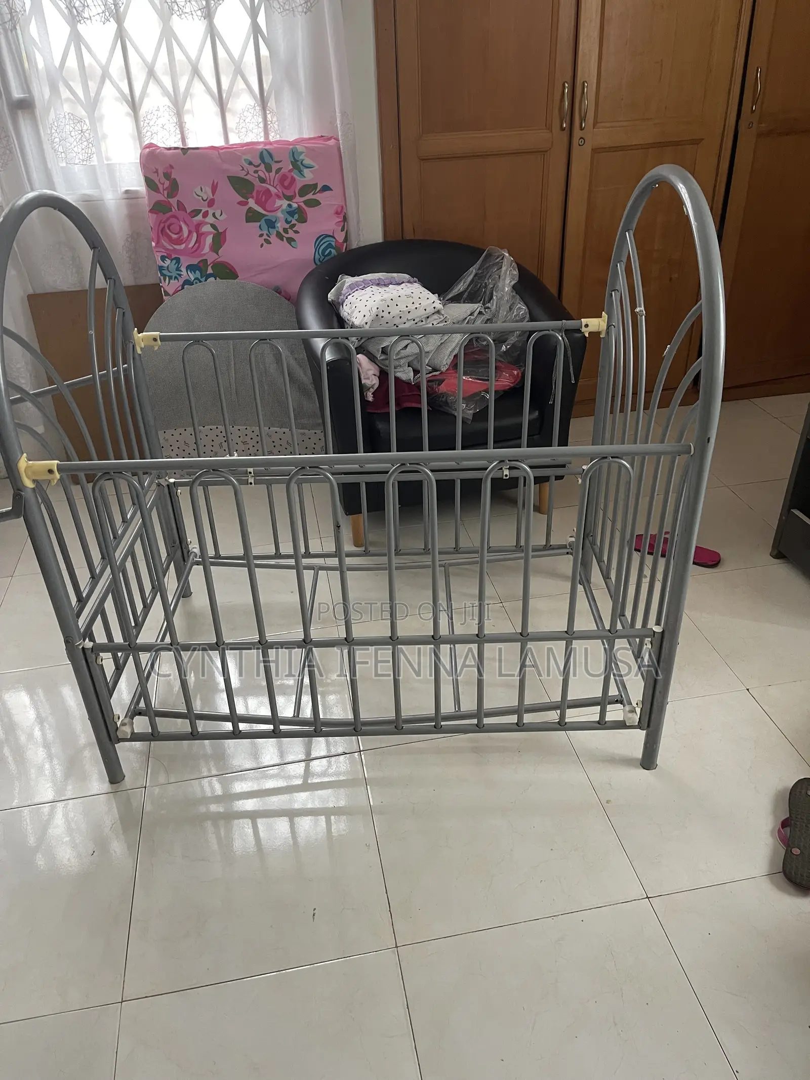 Durable Metal Baby Crib / Cot With Complete Bedding Set