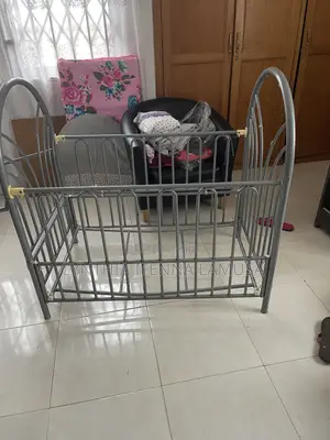 Durable Metal Baby Crib / Cot With Complete Bedding Set