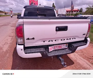 Toyota Tacoma 2018 White
