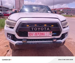 Toyota Tacoma 2018 White