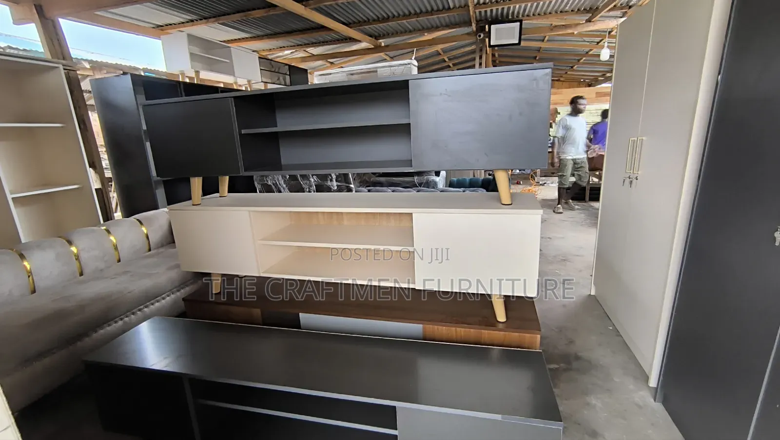 Foreign Wood Laminated TV Stand