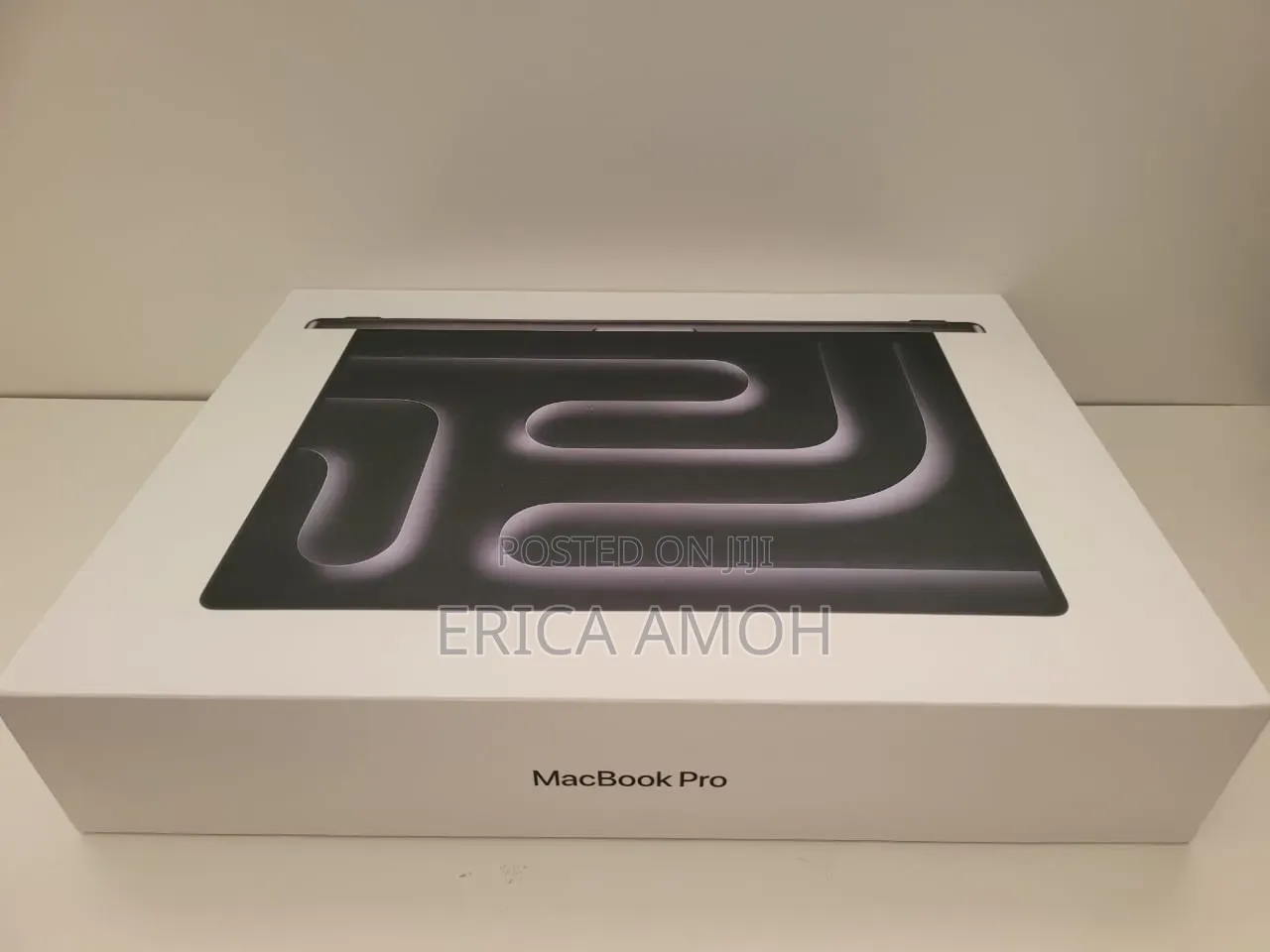 New Laptop Apple MacBook Pro 2024 M3 18GB Apple M3 Pro SSD 512GB