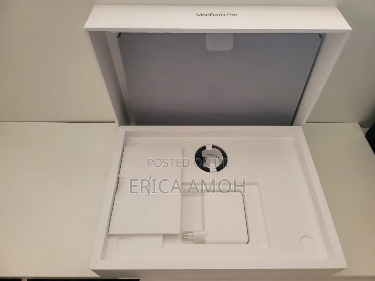 New Laptop Apple MacBook Pro 2024 M3 18GB Apple M3 Pro SSD 512GB