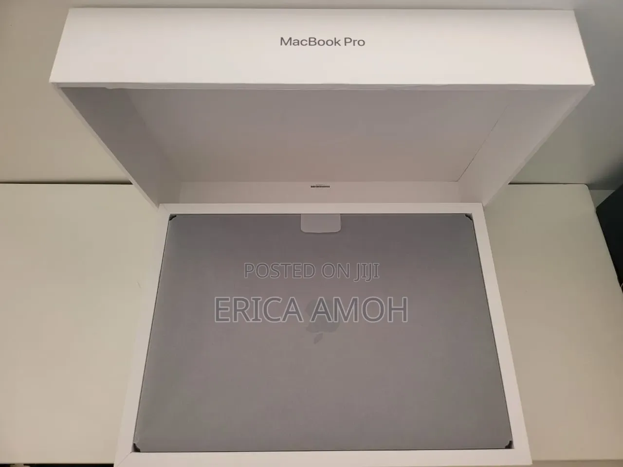 New Laptop Apple MacBook Pro 2024 M3 18GB Apple M3 Pro SSD 512GB