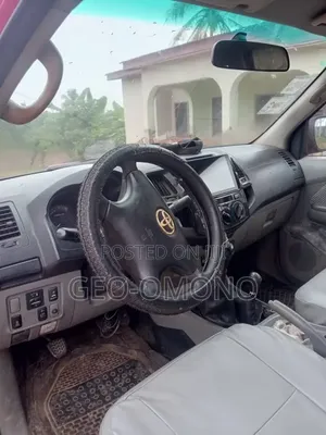 Toyota Hilux 2012 Red