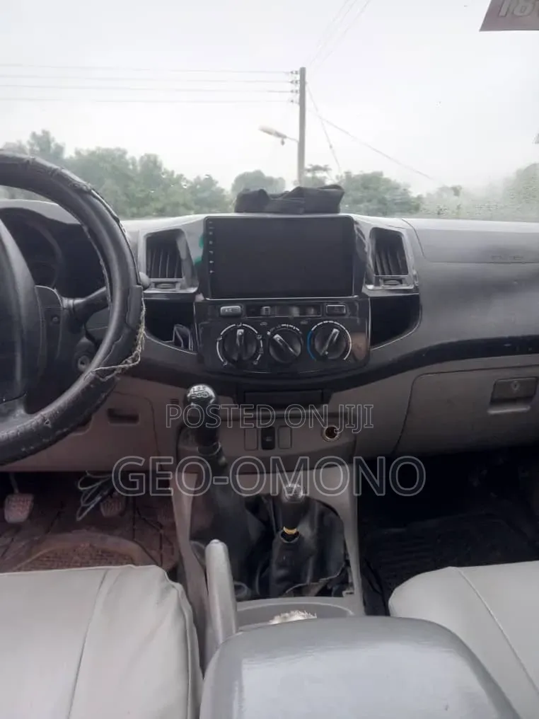 Toyota Hilux 2012 Red