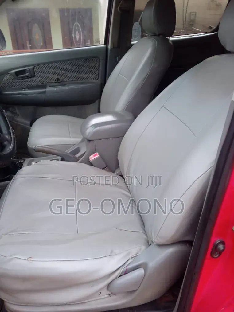 Toyota Hilux 2012 Red