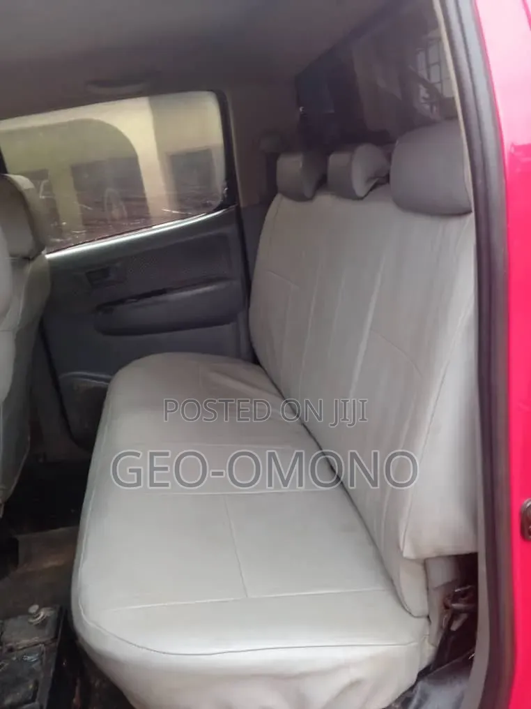 Toyota Hilux 2012 Red