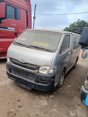 Toyota HiAce 2009 Silver