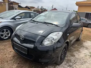 Toyota Yaris Base Hatchback 3dr 2010 Black