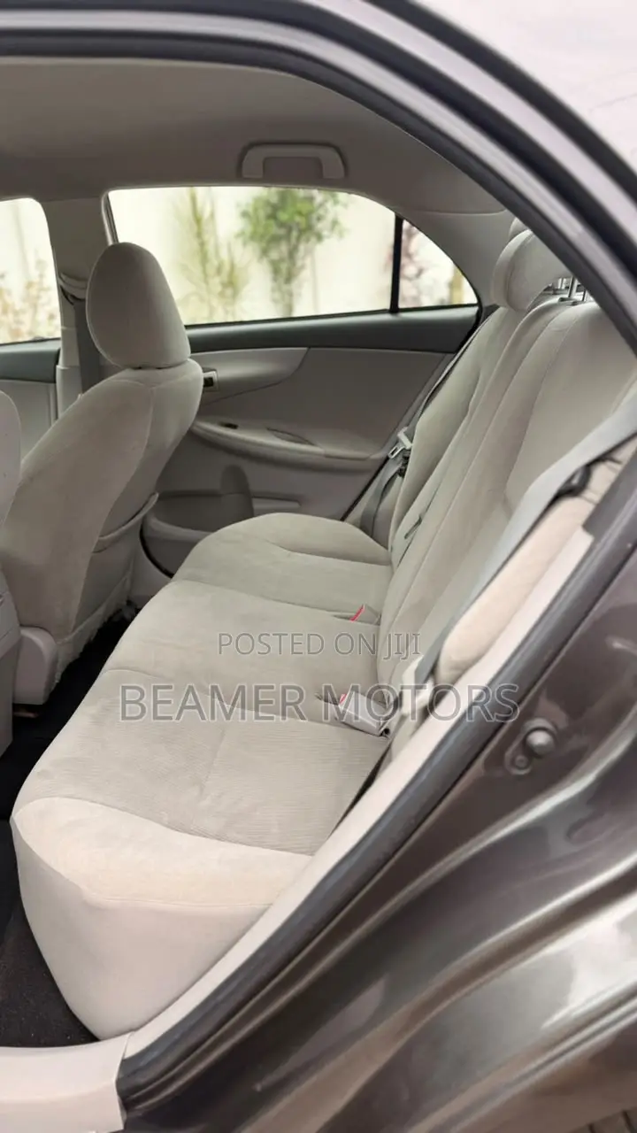 Toyota Corolla LE Special Edition 4dr Sedan (1.8L 4cyl 4A) 2013 Gray