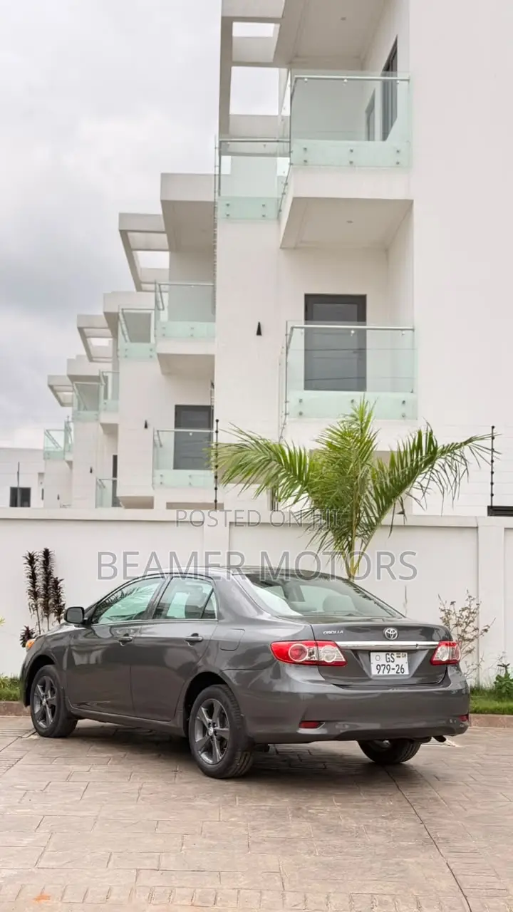 Toyota Corolla LE Special Edition 4dr Sedan (1.8L 4cyl 4A) 2013 Gray