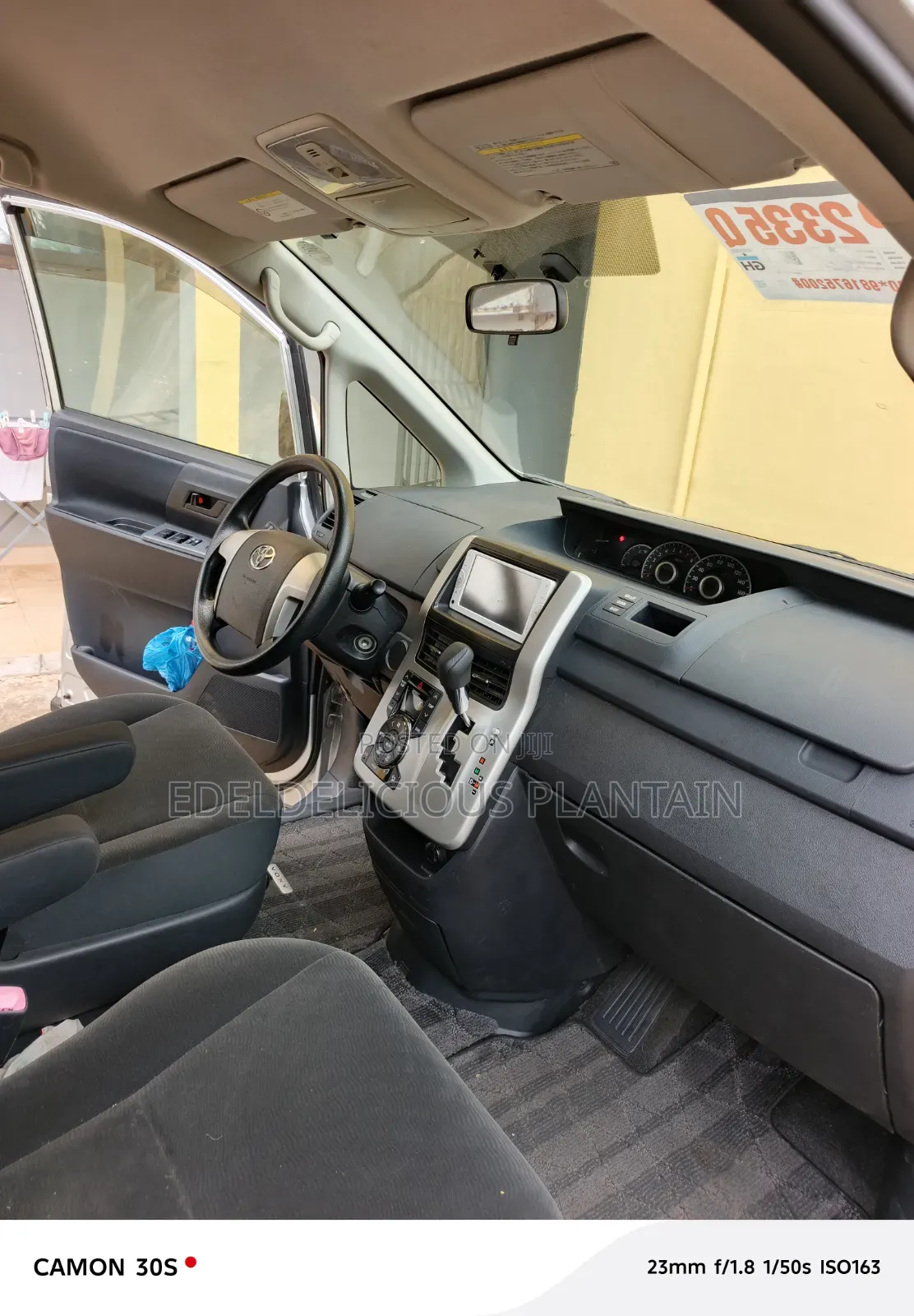 Toyota Voxy 2013 Silver