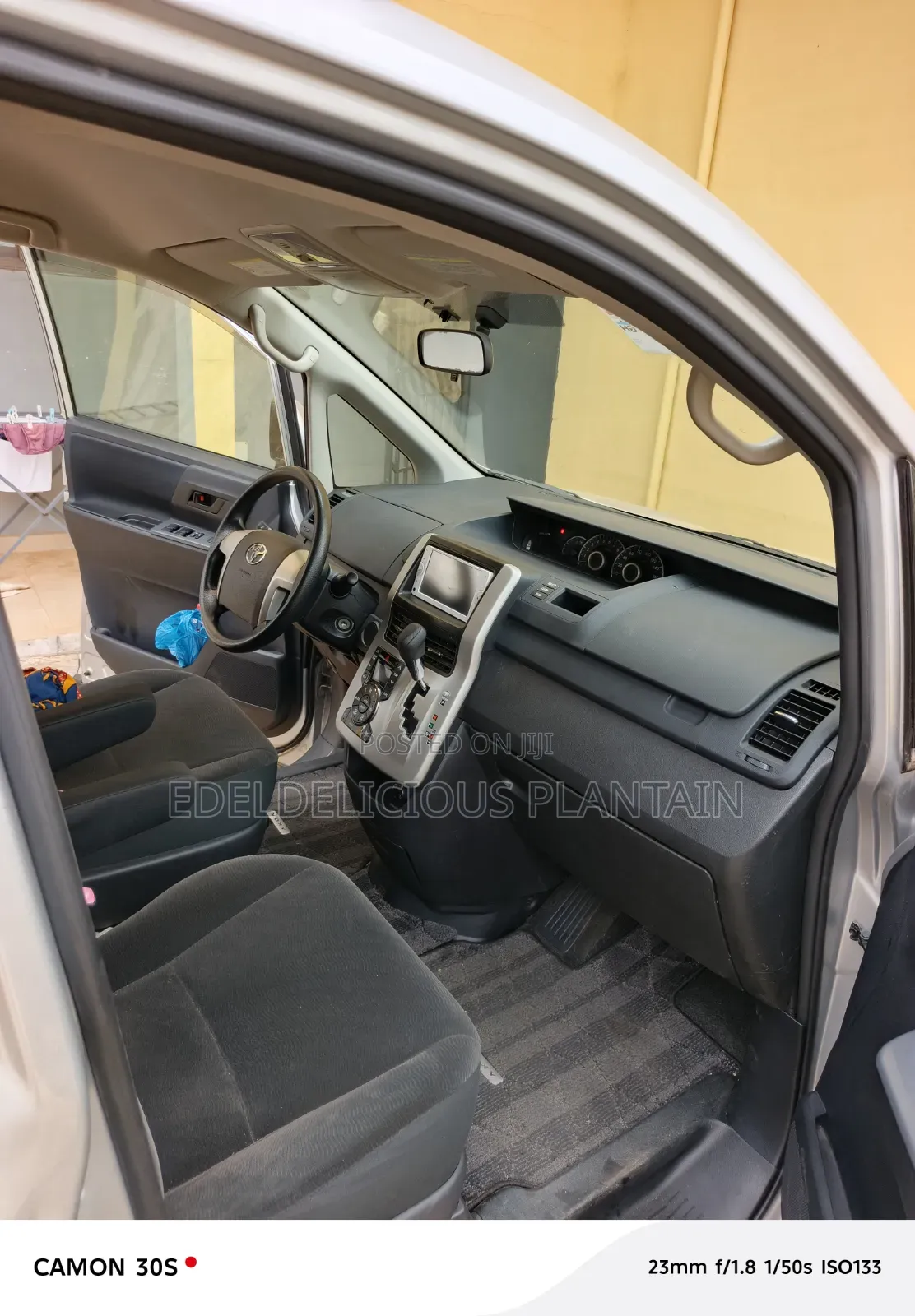 Toyota Voxy 2013 Silver